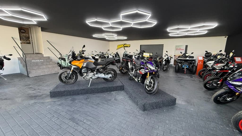 MotoShop DNX Background